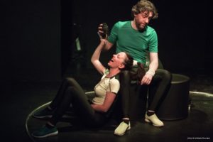 "Non mi vestivano mai di rosa" (Teatro dei Topi)Spazio Teatrale Dilà22-23-24 aprile 2016Spettacolo di Giulia Lombezzi in collaborazione con Alessandro Enrico LulianoRegia: Delia Rimoldi Con: Elena Scalet e Alberto Zambelli Voiceover: Arianna ScommegnaMusiche: Gipo Gurrado Costumi: Angela Volpi